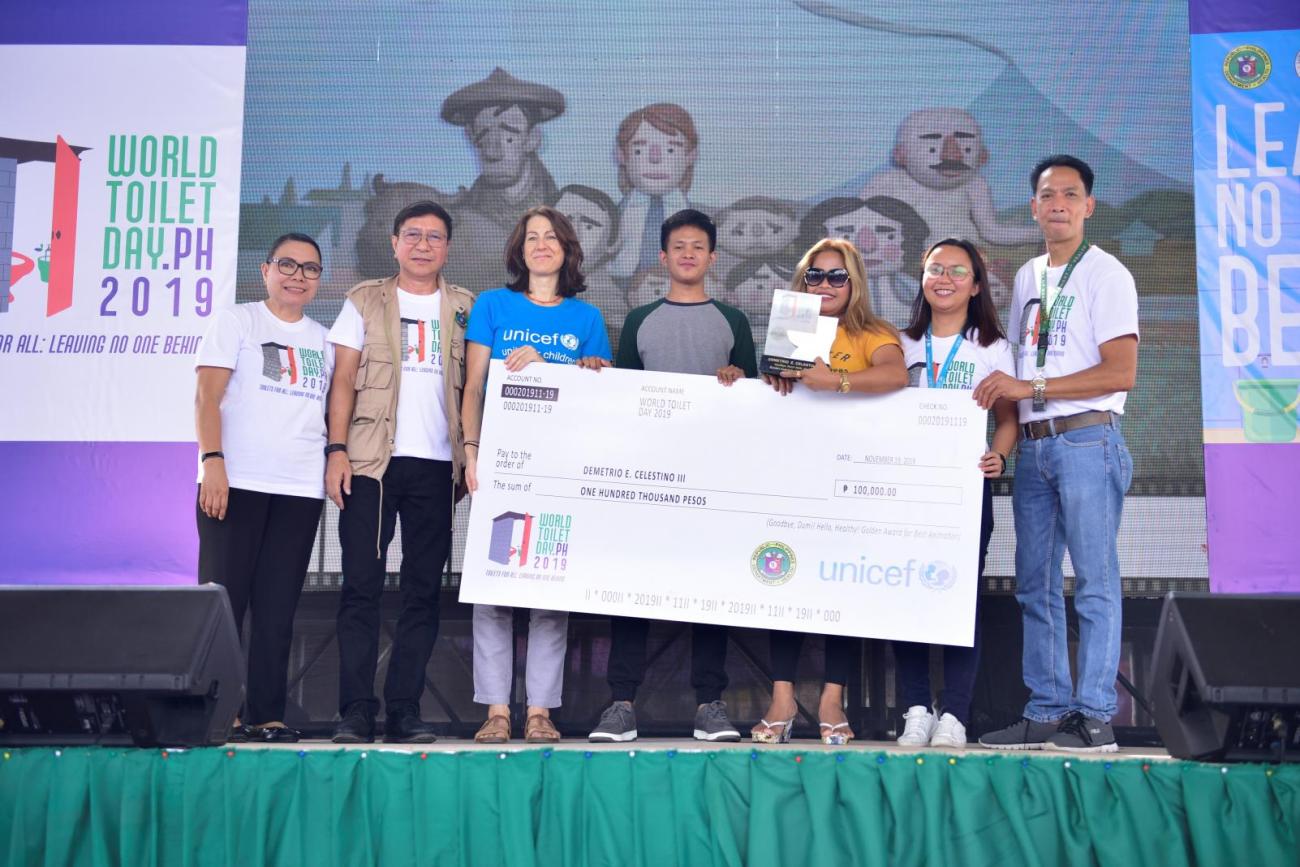 UNICEF presents award to Demetrio Celestino III