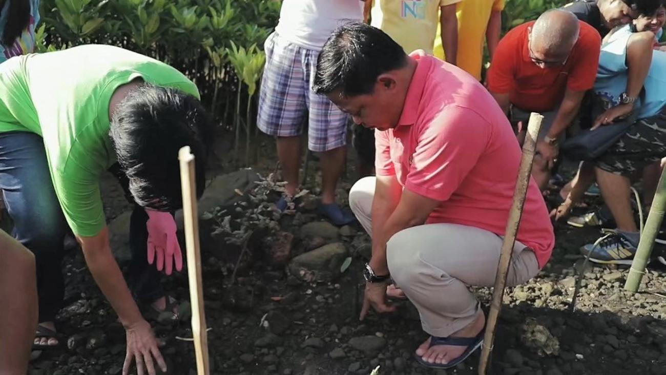 Mayor Rosal of Legazpi City leads his city's sustainability challenge