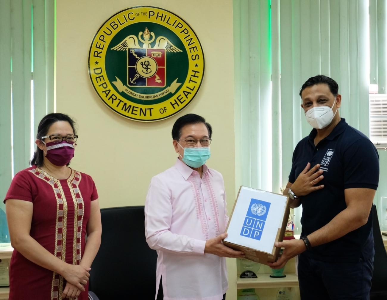 UNDP donates 500,000 medical masks to DOH