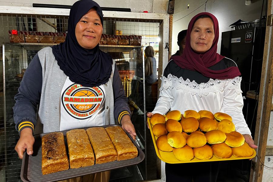 Balaigay Women Cooperative with fresh baked products